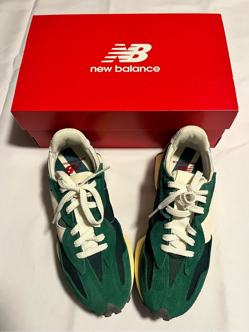 New Balance 327
Marsh Green - New Balance Dark Green & Cream Retro Runner